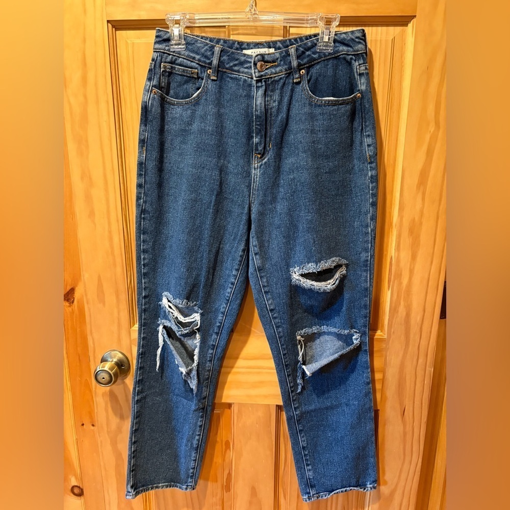 PacSun Mom Jeans. Relaxed fit, Distressed Blue Jeans women’s 28